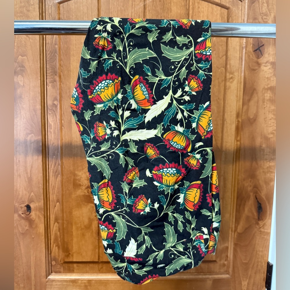 LuLaRoe TC Leggings (Fit sizes 12-18)